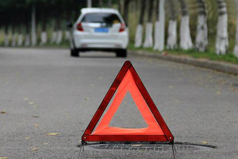 高速停車車輛后方150米立警示牌
