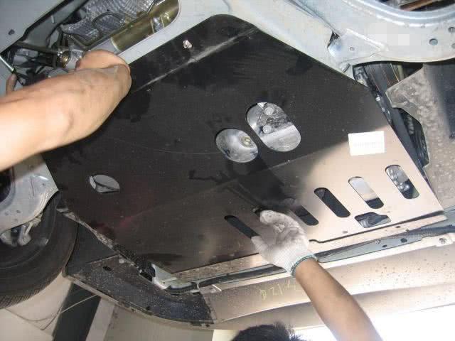 汽車安裝底盤裝甲防護(hù)-中車友汽車