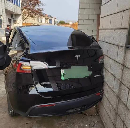 特斯拉碰撞賠損-中車友二手車評估培訓