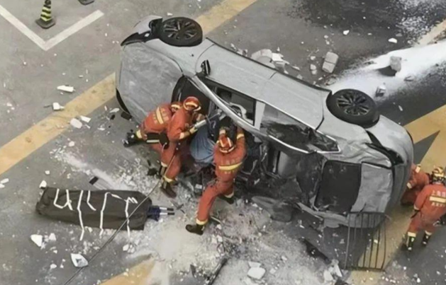 蔚來(lái)汽車(chē)測(cè)試事故-汽車(chē)碰撞評(píng)估-整車(chē)測(cè)評(píng)-汽車(chē)智能